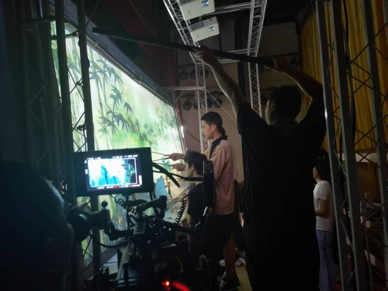 鹰潭TVC拍摄公司：美妆时尚造梦师，雕琢细节中的高级质感